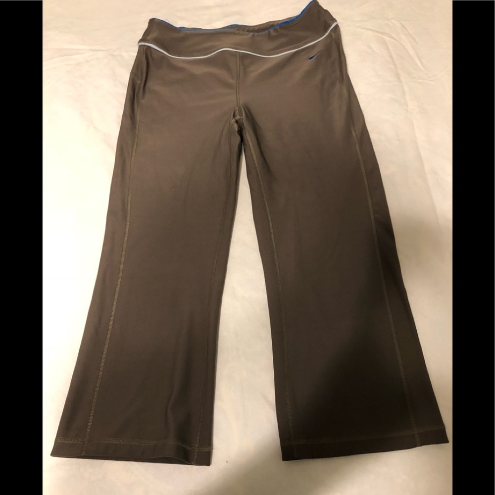 🧘🏻‍♀️🧘🏽‍♀️NIKE FITDRY YOGA CAPRIS🧘‍♀️🧘🏿‍♀️